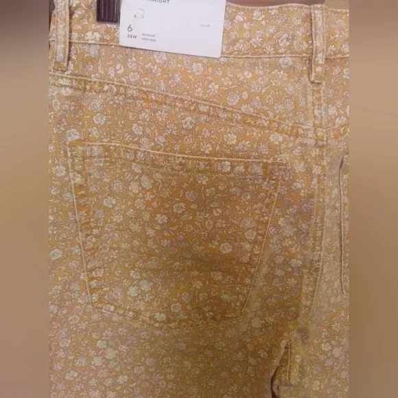 BNWT FLORAL JEANS BY AMERICAN EAGLE SZ. 6 HIGH RISE STRAIGHT LEG (TAN) FLOWERS - Picture 5 of 7